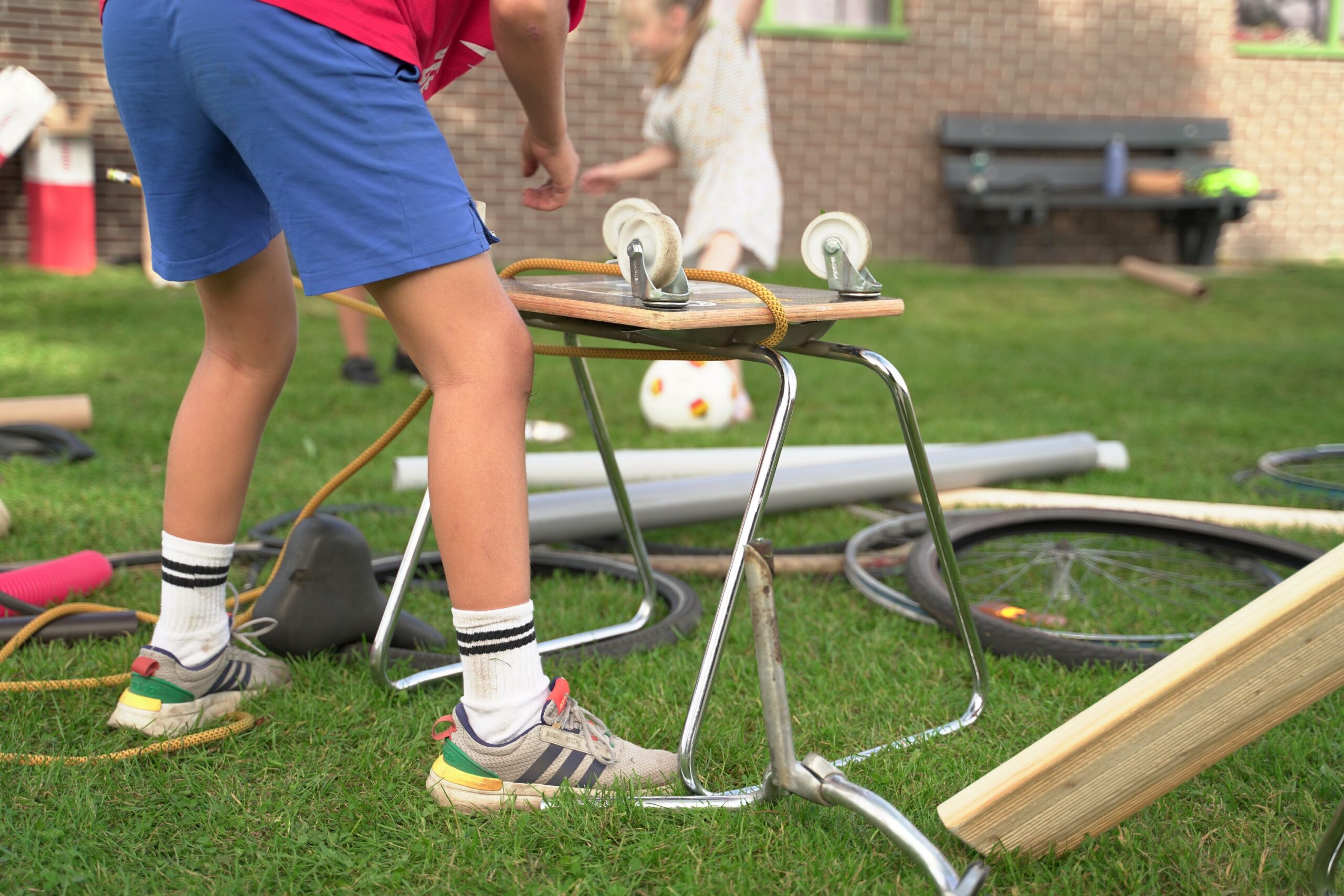 Vrij en creatief spelen met recup-materiaal
